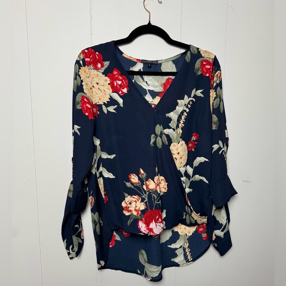 West Kei Red and Cream Flowery Blouse with Tie Sleeves V Neck Size S - Picture 1 of 14